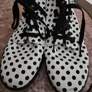 Dr. Martens Hackney in Canvas.